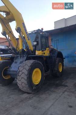 Фронтальні навантажувачі Komatsu WA 2016 в Ромнах