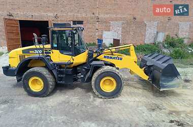 Фронтальні навантажувачі Komatsu WA 2016 в Ромнах
