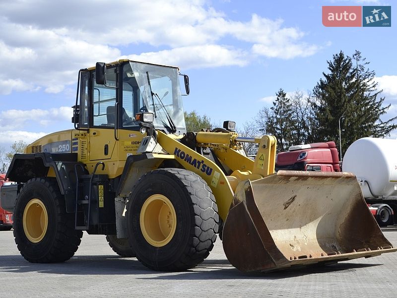 Komatsu WA 2006