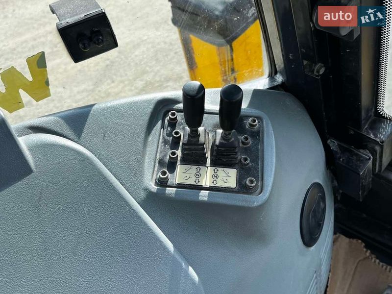 Екскаватор навантажувач Komatsu WB 2007 в Єрках