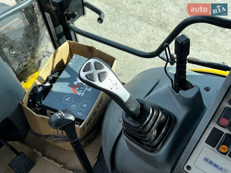 Екскаватор навантажувач Komatsu WB 2007 в Єрках