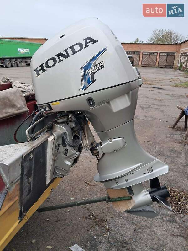 Лодка Крым 1 1974 в Семеновке