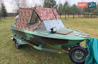 Лодка Крым 1 1971 в Луцке