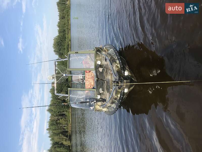 Човен Крим М 1986 в Києві