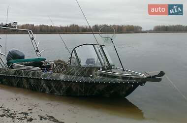 Лодка Крым М 1986 в Киеве