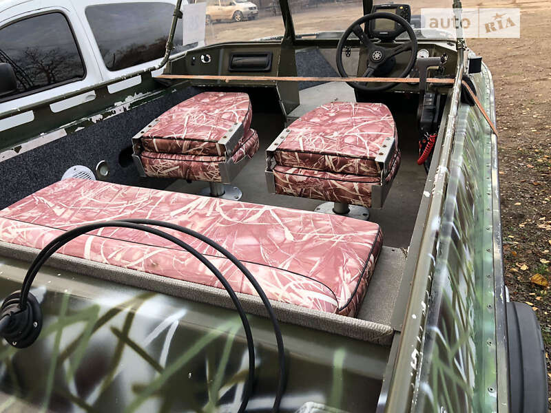 Лодка Крым М 1991 в Кривом Роге