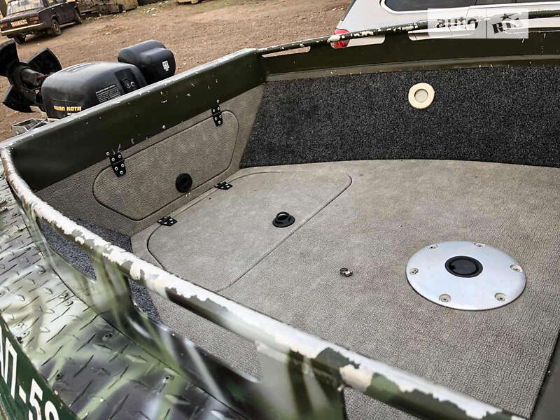 Лодка Крым М 1991 в Кривом Роге