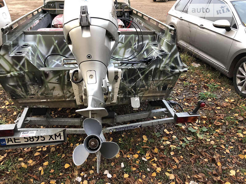 Лодка Крым М 1991 в Кривом Роге