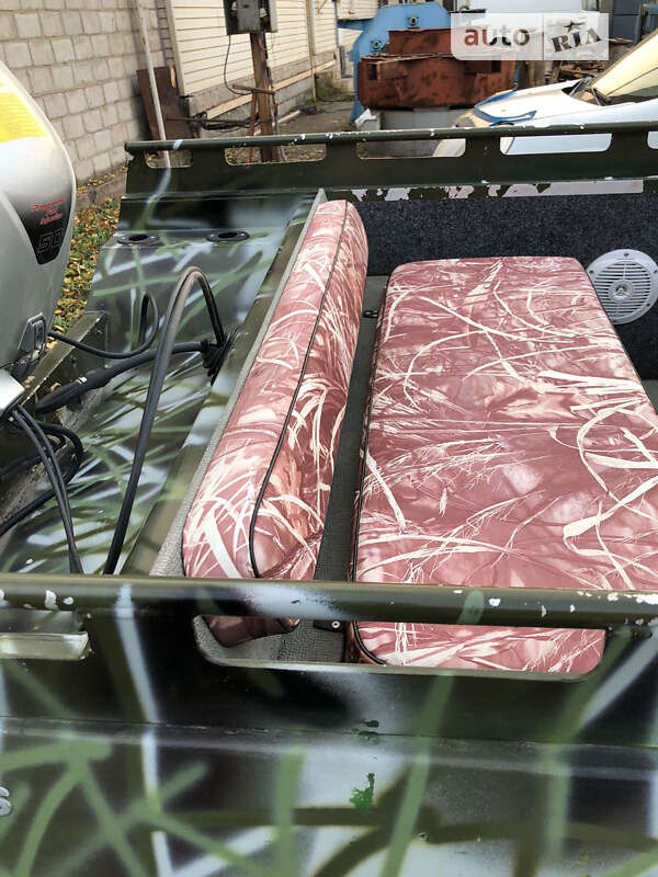 Лодка Крым М 1991 в Кривом Роге