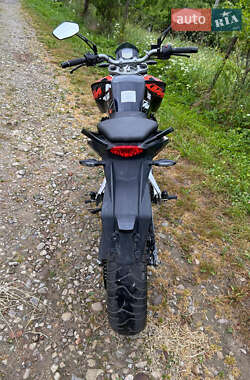 Мотоцикл Без обтекателей (Naked bike) KTM 390 Duke 2015 в 