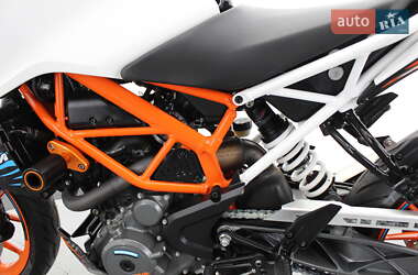 Мотоцикл Без обтекателей (Naked bike) KTM 390 Duke 2020 в 