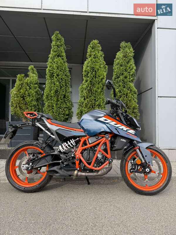 Мотоцикл Без обтекателей (Naked bike) KTM 390 Duke 2024 в 