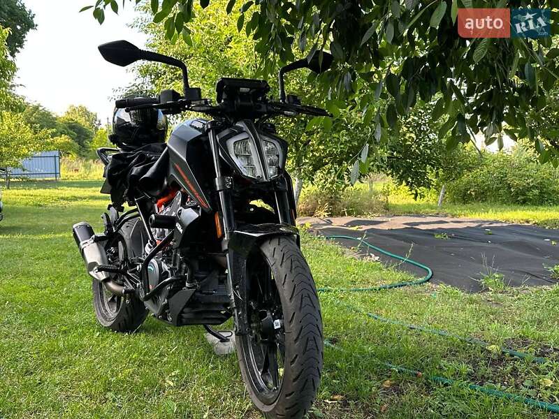 Мотоцикл Без обтекателей (Naked bike) KTM 390 Duke 2023 в  фото Мотоцикл Без обтекателей (Naked bike) KTM 390 Duke 2023 в