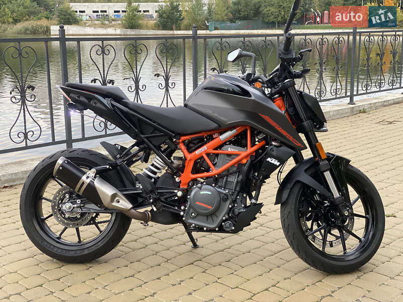 Мотоцикл Без обтекателей (Naked bike) KTM 390 Duke 2023 в 