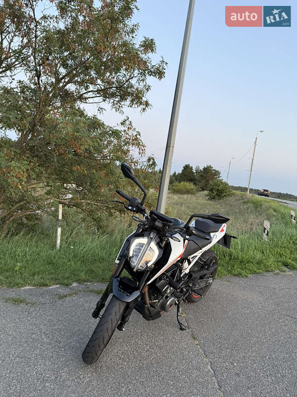 Мотоцикл Без обтекателей (Naked bike) KTM 390 Duke 2024 в Киеве