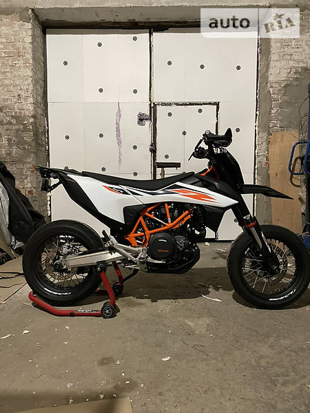 Мотоцикл Супермото (Motard) KTM 690 SMC 2020 в 