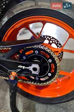 Мотоцикл Без обтекателей (Naked bike) KTM 890 Duke 2022 в 