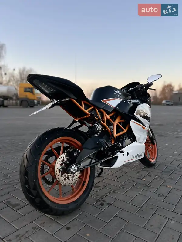 KTM RC 390 2016