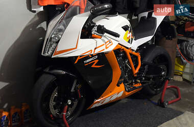 Спортбайк KTM RC 2015 в 
