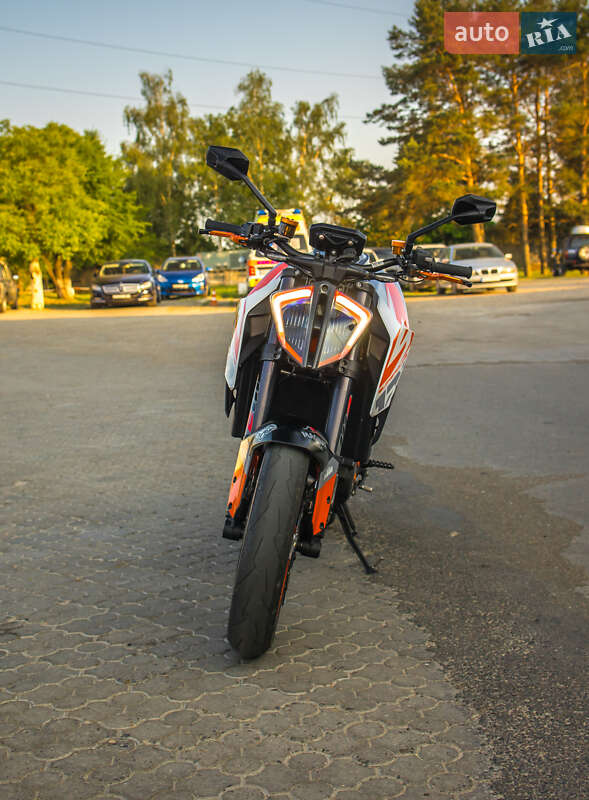Мотоцикл Без обтекателей (Naked bike) KTM Super Duke 1290 2017 в Черновцах