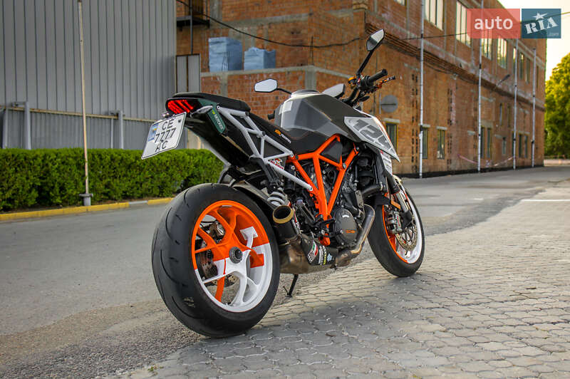 Мотоцикл Без обтекателей (Naked bike) KTM Super Duke 1290 2017 в Черновцах