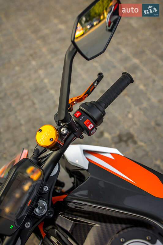 Мотоцикл Без обтекателей (Naked bike) KTM Super Duke 1290 2017 в Черновцах