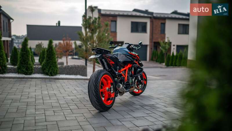 Мотоцикл Без обтекателей (Naked bike) KTM Super Duke 1290 2023 в Черновцах