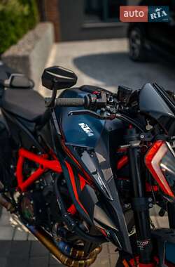 Мотоцикл Без обтекателей (Naked bike) KTM Super Duke 1290 2023 в 