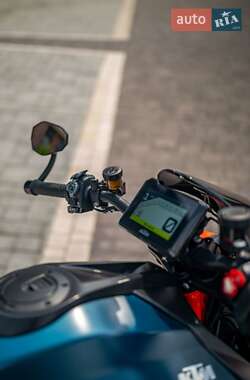 Мотоцикл Без обтекателей (Naked bike) KTM Super Duke 1290 2023 в 