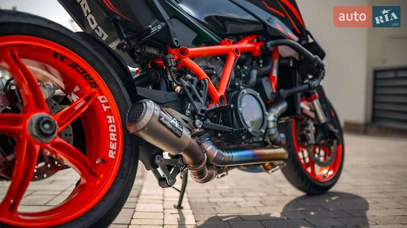 Мотоцикл Без обтекателей (Naked bike) KTM Super Duke 1290 2023 в Черновцах