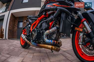 Мотоцикл Без обтекателей (Naked bike) KTM Super Duke 1290 2023 в 