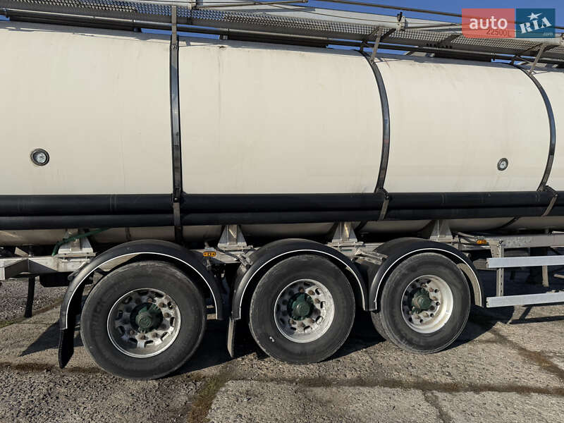 Цистерна напівпричіп LAG 0-3-34KHSL 2005 в Жовкві
