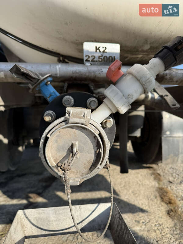 Цистерна напівпричіп LAG 0-3-34KHSL 2005 в Жовкві