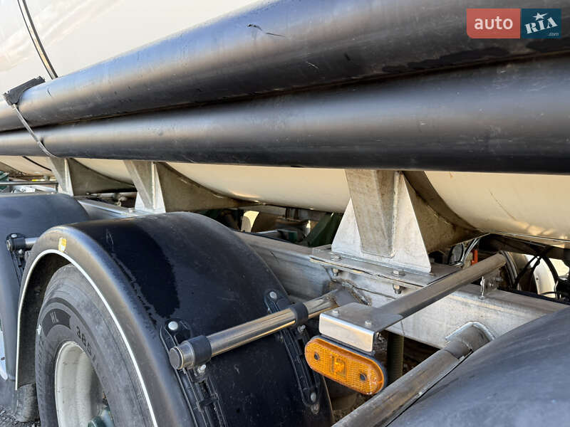 Цистерна напівпричіп LAG 0-3-34KHSL 2005 в Жовкві