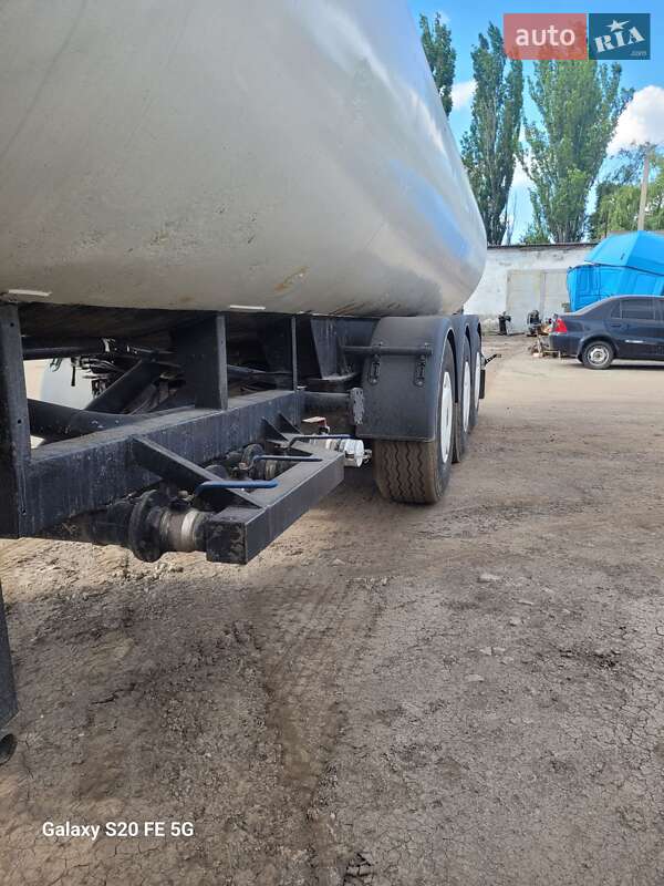 Цистерна напівпричіп LAG 0-3-36 2008 в Новому Бузі