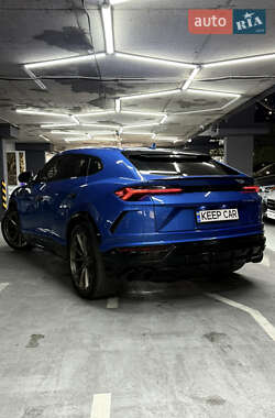 Позашляховик / Кросовер Lamborghini Urus 2018 в 