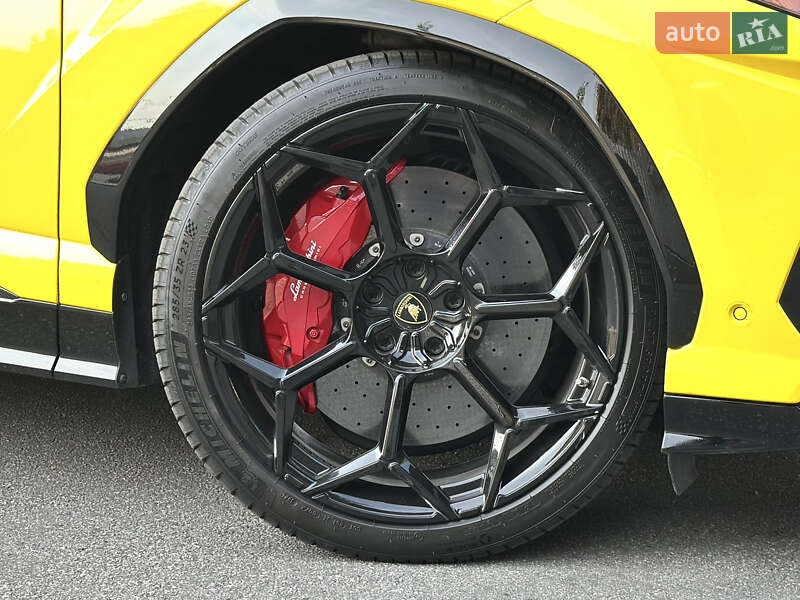 Внедорожник / Кроссовер Lamborghini Urus 2019 в Киеве