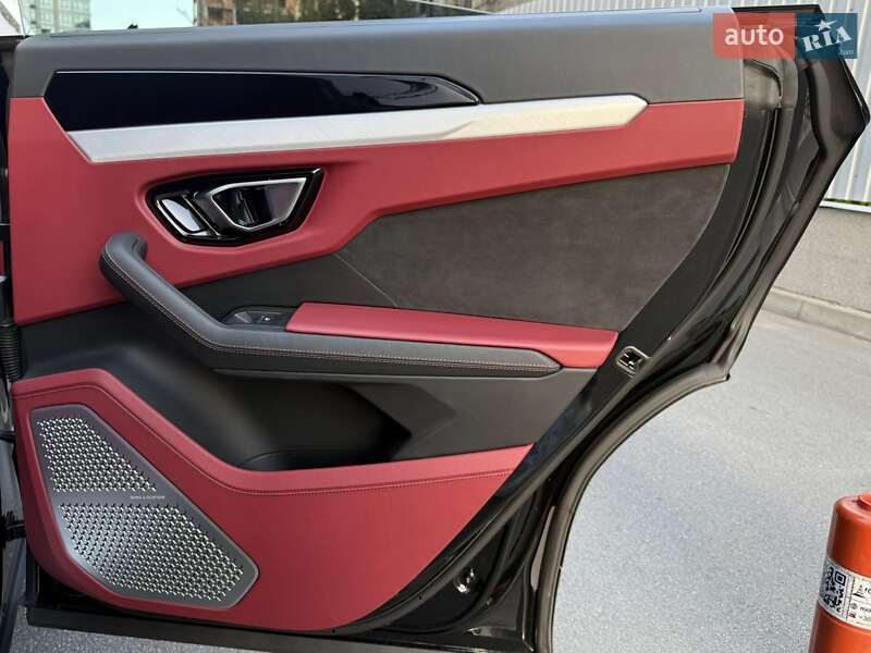 Внедорожник / Кроссовер Lamborghini Urus 2020 в Киеве