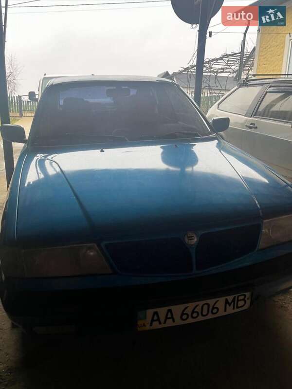 Седан Lancia Dedra 1994 в Черновцах
