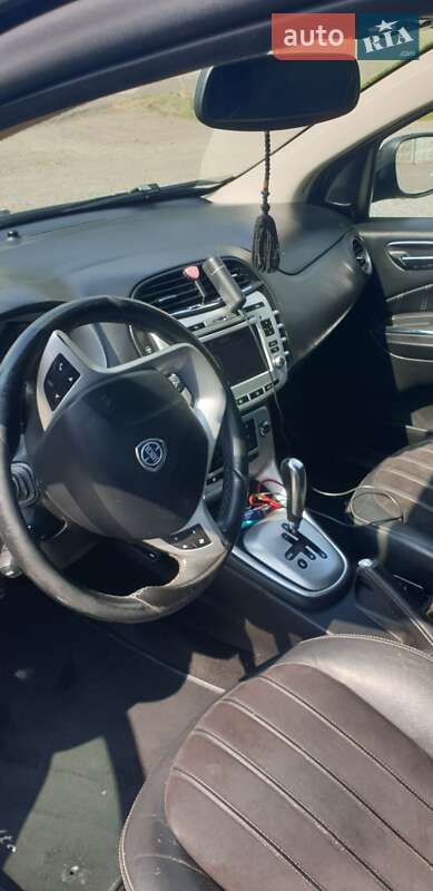 Хэтчбек Lancia Delta 2010 в Стрые