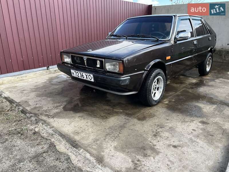 Хэтчбек Lancia Delta 1987 в Татарбунарах фото Хэтчбек Lancia Delta 1987 в Татарбунарах