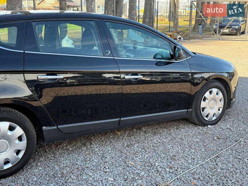 Хэтчбек Lancia Delta 2008 в Стрые