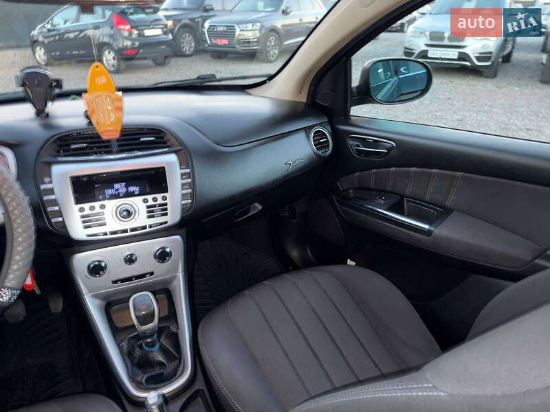 Хэтчбек Lancia Delta 2008 в Стрые