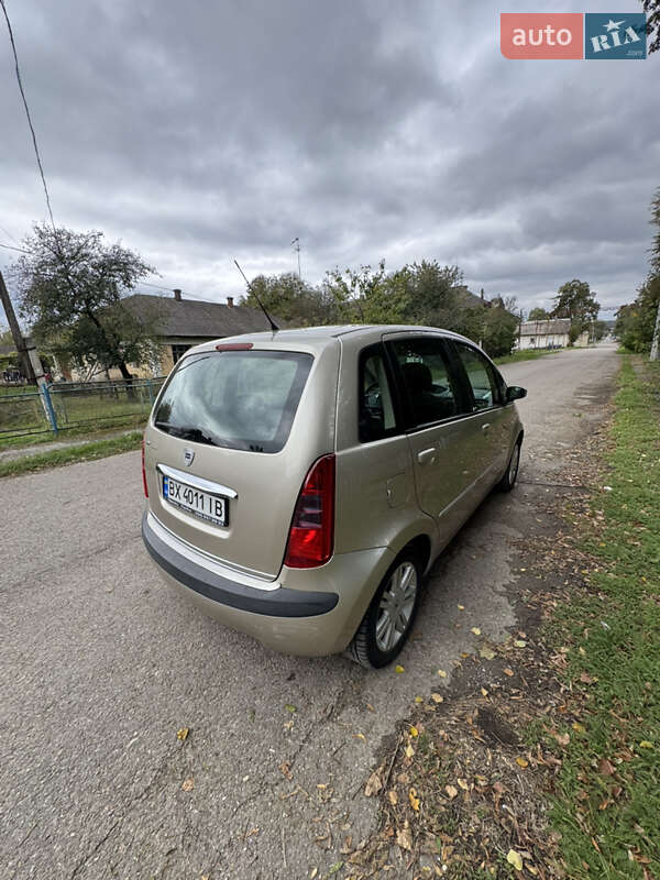 Мікровен Lancia Musa 2007 в Хотині