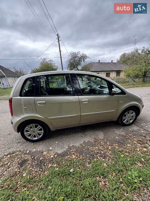 Мікровен Lancia Musa 2007 в Хотині