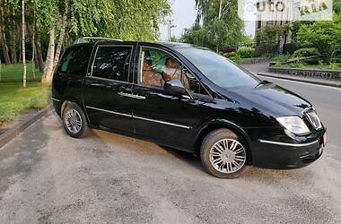 Минивэн Lancia Phedra 2010 в 