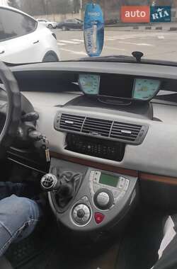 Минивэн Lancia Phedra 2004 в 