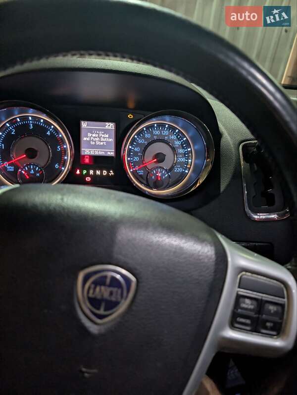 Мінівен Lancia Voyager 2013 в Києві