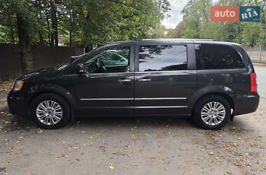 Минивэн Lancia Voyager 2013 в 