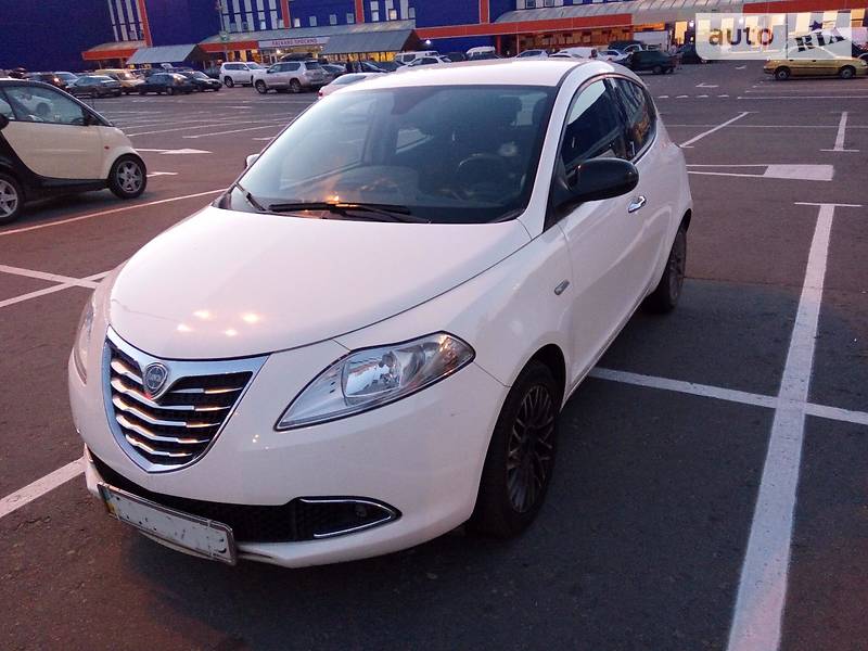Lancia Ypsilon 2012 года